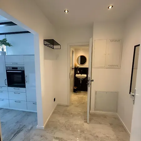 Apartman Sonnige Dachterrasse I Wintergarten I Bahnhof Fusslaeufig I Nahe Mainz I Weinregion Gau-Algesheim