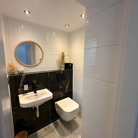 Charmante Mit Grosser Dachterrasse & Wintergarten Apartamento