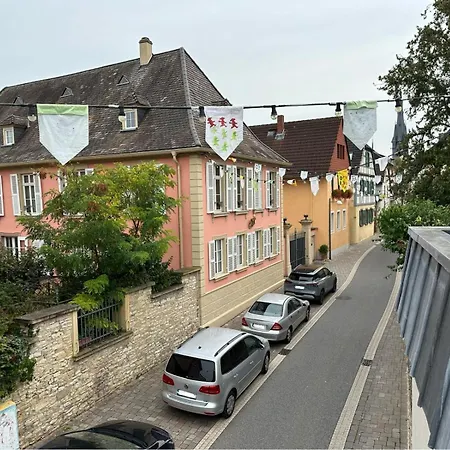 Sonnige Dachterrasse I Wintergarten I Bahnhof Fusslaeufig I Nahe Mainz I Weinregion Apartman Gau-Algesheim