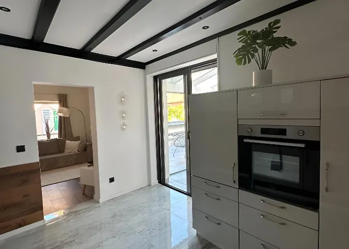 Charmante Mit Grosser Dachterrasse & Wintergarten *