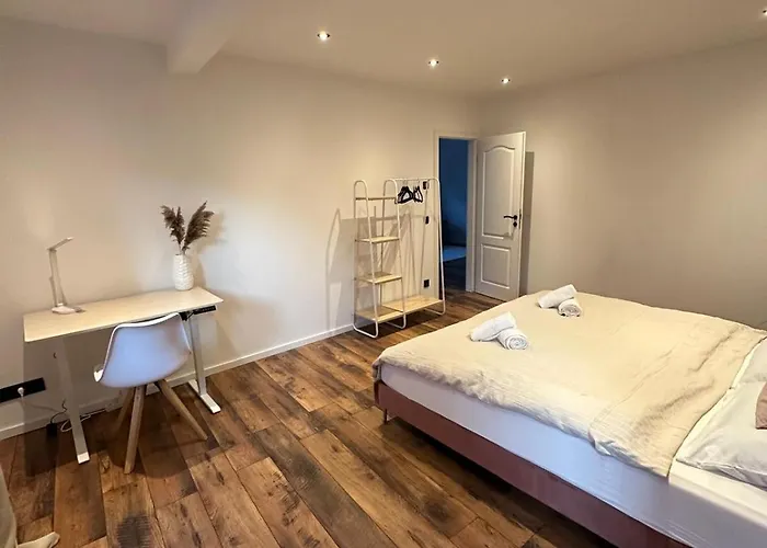 Charmante Mit Grosser Dachterrasse & Wintergarten *